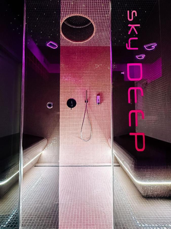 Appartamento Sky Deep Jacuzzi 30 Floor Klaipėda Esterno foto