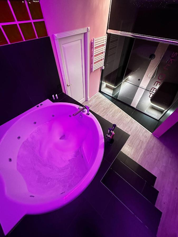 Appartamento Sky Deep Jacuzzi 30 Floor Klaipėda Esterno foto