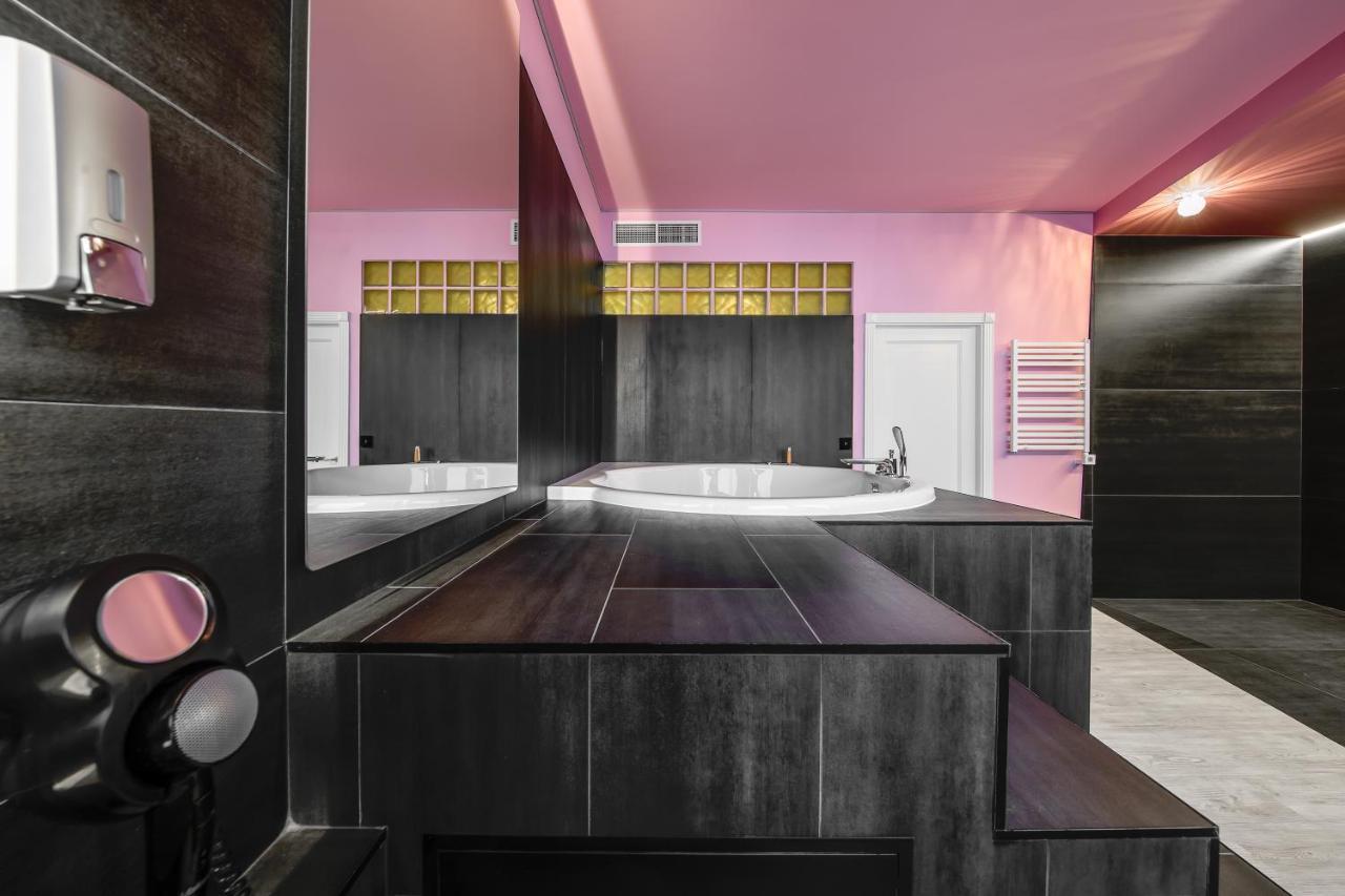 Appartamento Sky Deep Jacuzzi 30 Floor Klaipėda Esterno foto