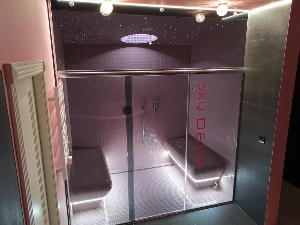 Appartamento Sky Deep Jacuzzi 30 Floor Klaipėda Esterno foto